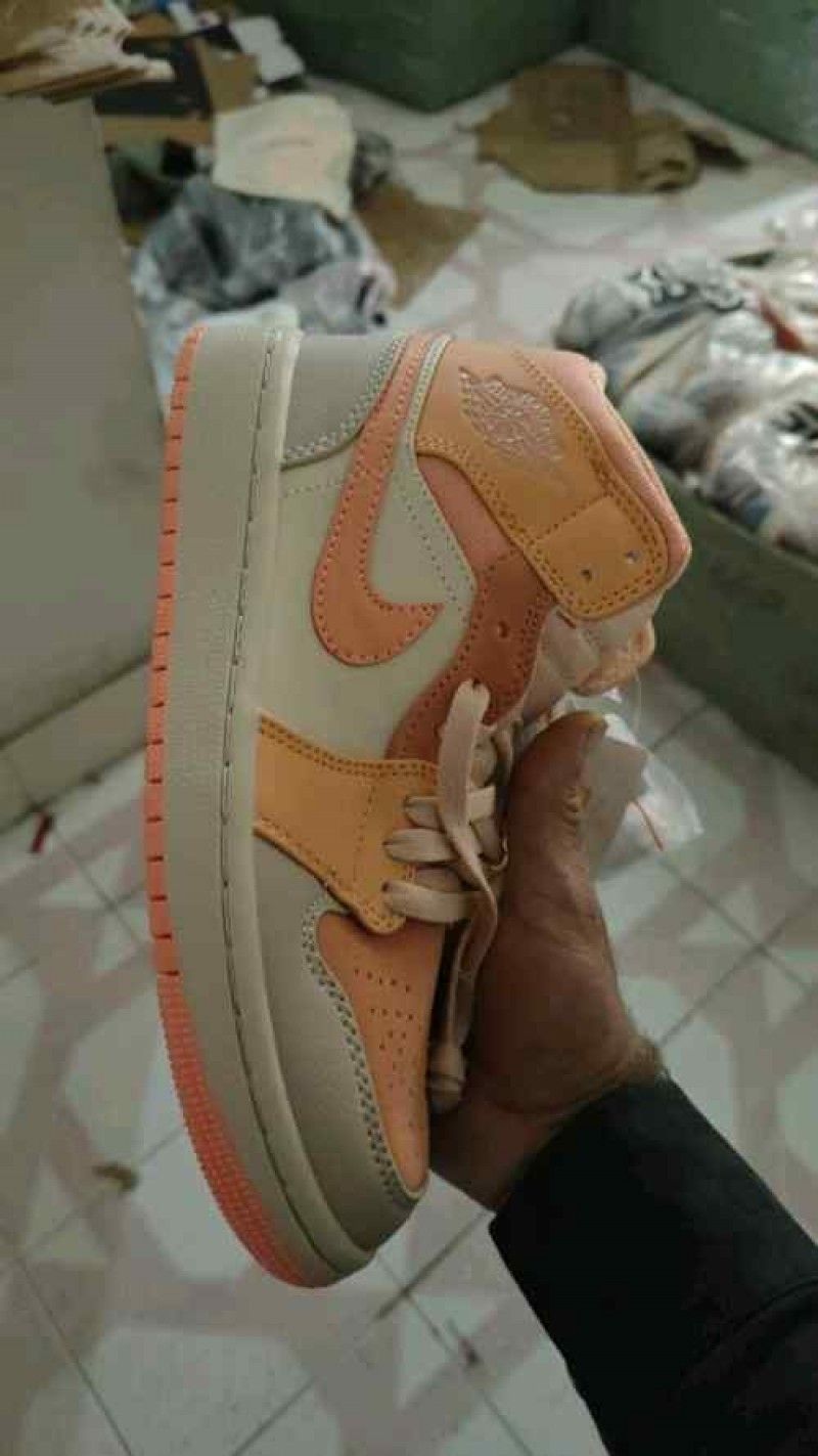 Jordan retro Retro 1 Apricot Orange for her