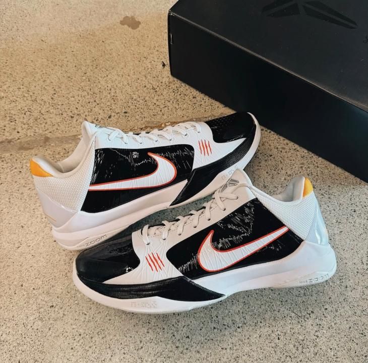 NIKKE KOBE 5 PROTRO BRUCE LEE