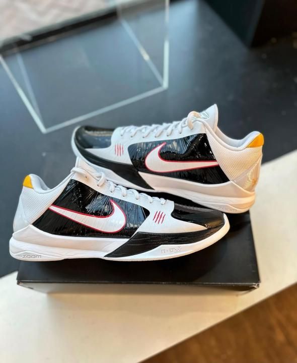 NIKKE KOBE 5 PROTRO BRUCE LEE
