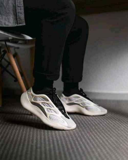 Adidaass. Yeezy 700 V3 Azael
