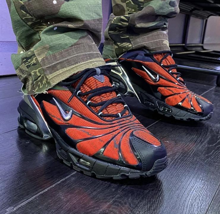 Nik.e Air Max Tailwind V x Skepta Bloody Chrome