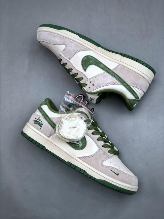 NIKKE SB DUNK X STUSSY WHITE ARMY GREEN SUEDE