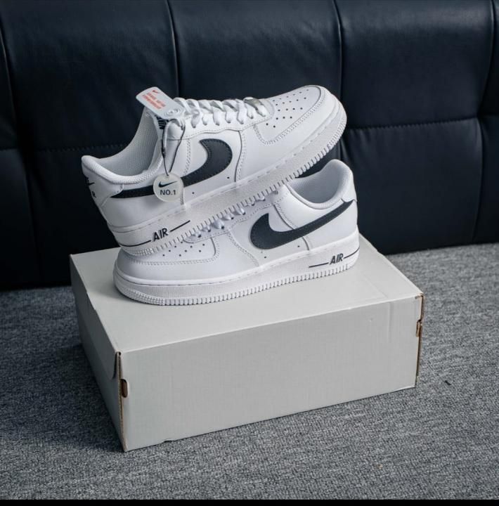 NIKKE AIRFORCE 1 LOW WHITE BLACK SWOOSH