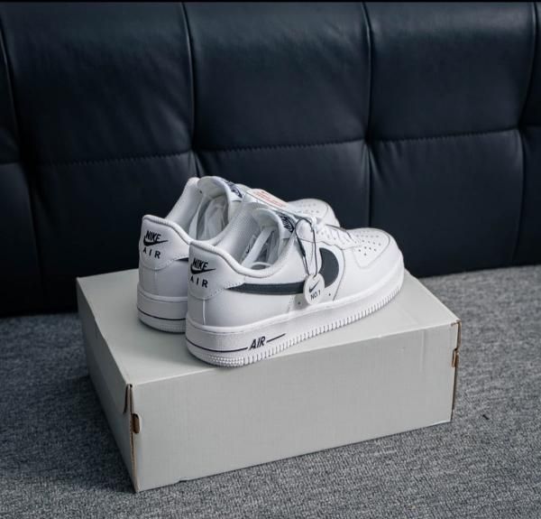 NIKKE AIRFORCE 1 LOW WHITE BLACK SWOOSH