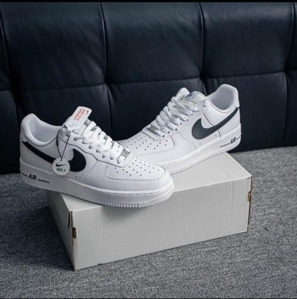 NIKKE AIRFORCE 1 LOW WHITE BLACK SWOOSH