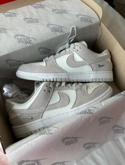 NIKKE DUNK SAIL VAST GREY SILVER METALLIC