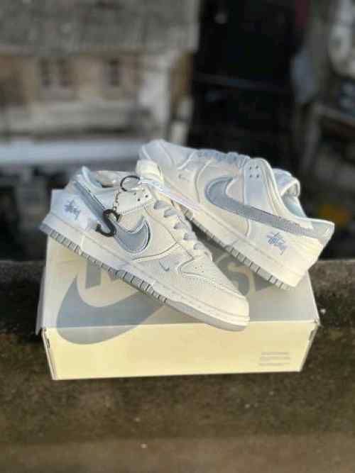 Nikee sb dunk stussy grey sb dunk stussy grey