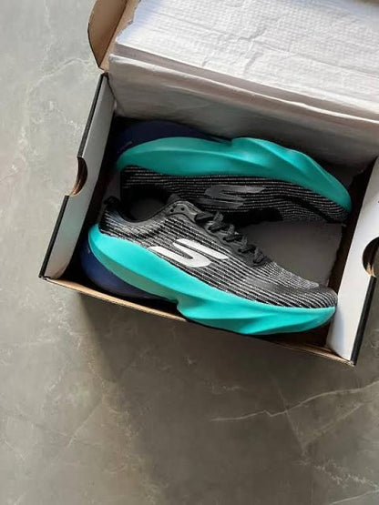 Skecherr SKX Aero Tempo Black Blue running shoe