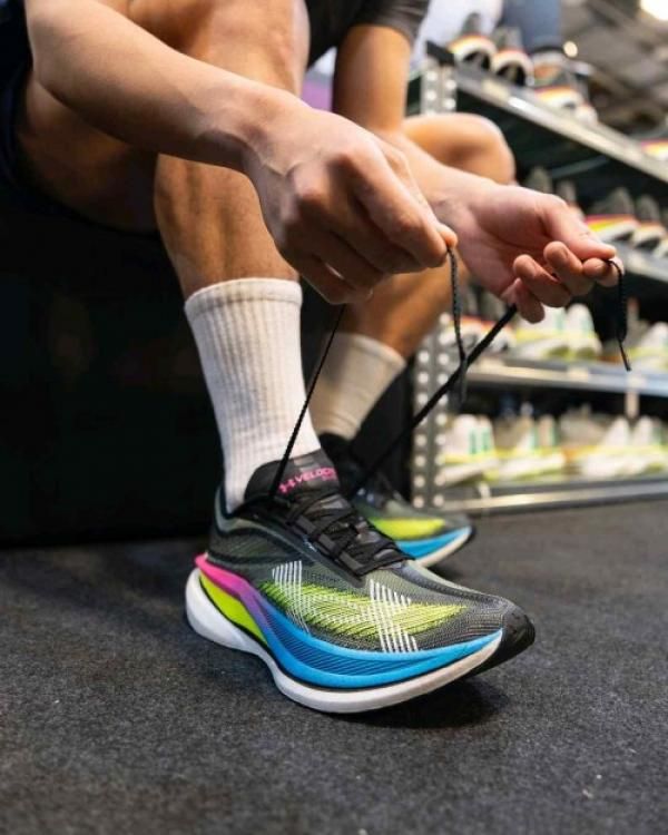 Under Armou Velociti Elite 3 running shoe