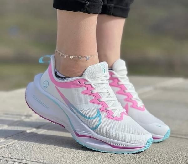 Nik Zoom X Smiley white pink