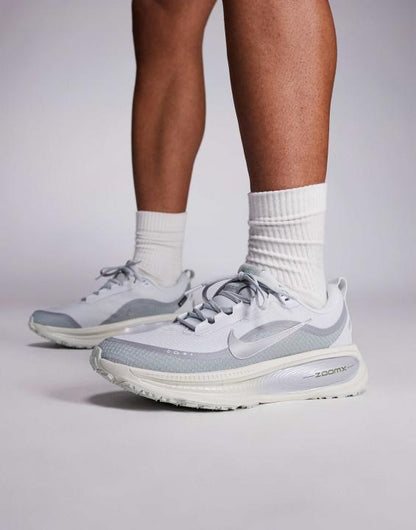 Nik.e Running Vomero 18 Gore-Tex Grey