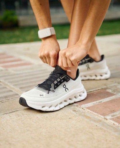 ON CLOUD Running TILT 2 0 BLACK IVORY