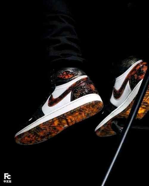 JORDAN Retro 1 High Year Of Snake