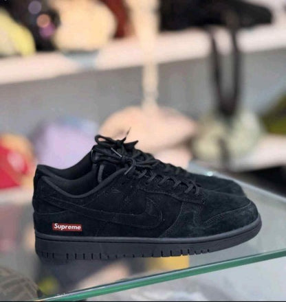 Nikee Sb Dunk Low x Supreme black