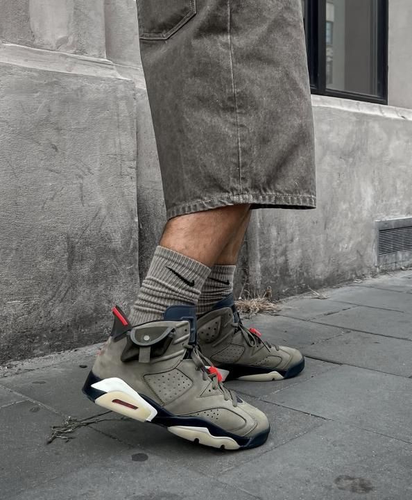 NIKKE AIR JORDAN 6 X TRAVIS CACTUS JACK