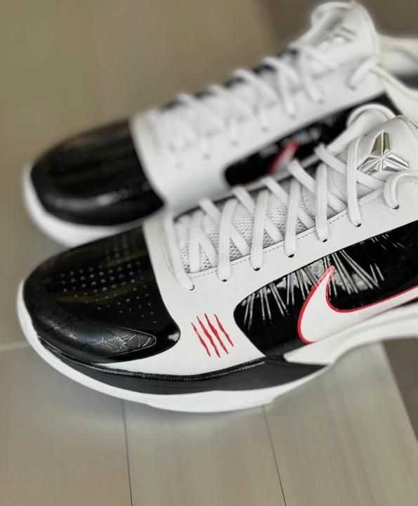 NIKKE KOBE 5 PROTRO BRUCE LEE