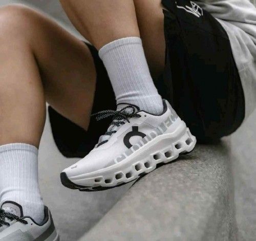 ONOn Running Cloudmonster White Black