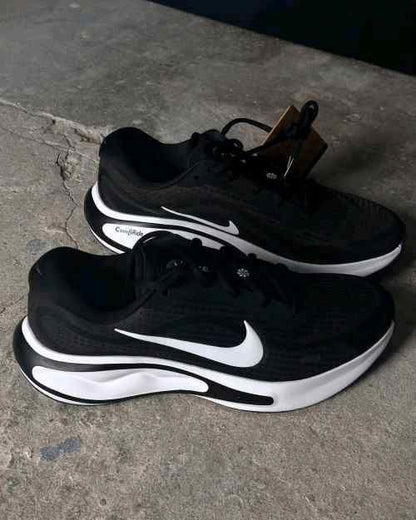 Nikkee Journey Run White Black