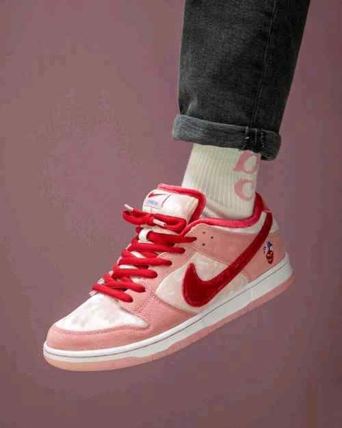 Nikkee SB Dunk Low Pro QS Strangelove With OG Box for her