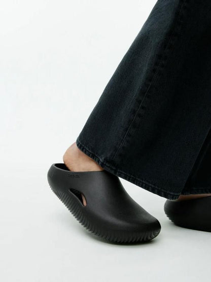 Croc mellow recovery clog Black with og box carry bag