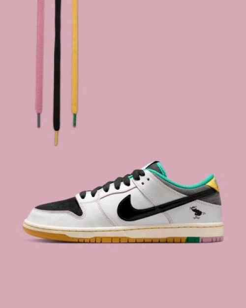 Nikke Sb Dunk Low Pro X CSEF White and black