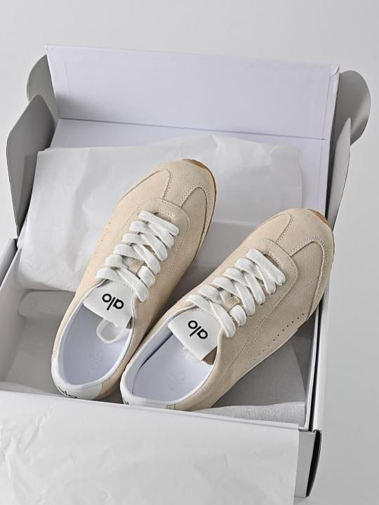Alo Yoga Sunset Suede Sneakers Beige (