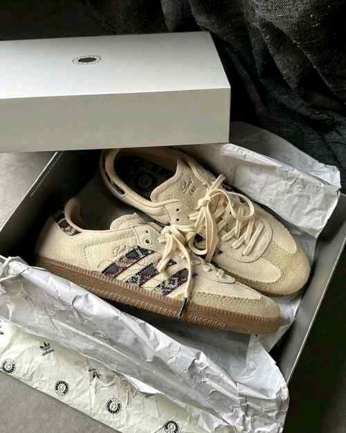 Adidaass Samba X Consortium Cup END