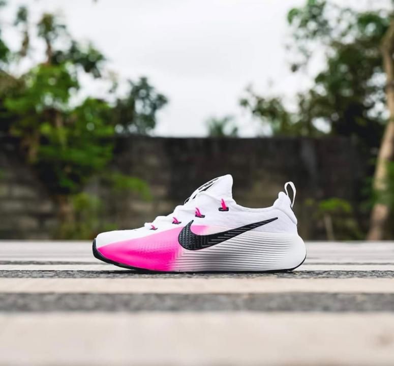 NIKKE LEBRON TR 1 WHITE PINK
