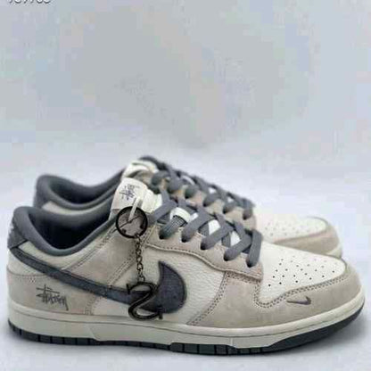 nikkee sb dunk low x stussy rice white carbon