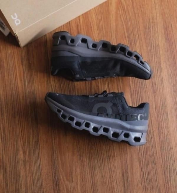 On Cloudmonster All Black 6019
