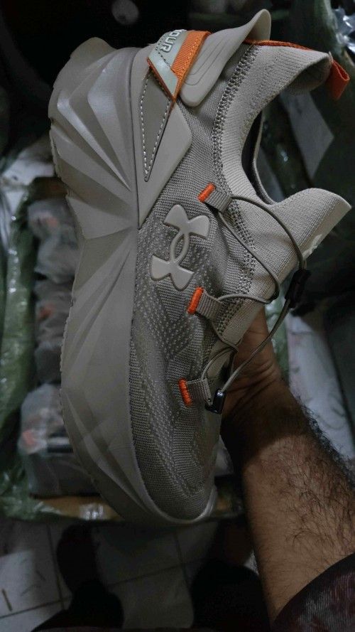 Underr Armourr Hiking Khaki Brown
