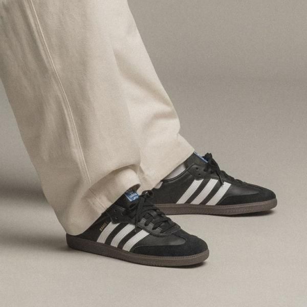 Adidaass samba black white