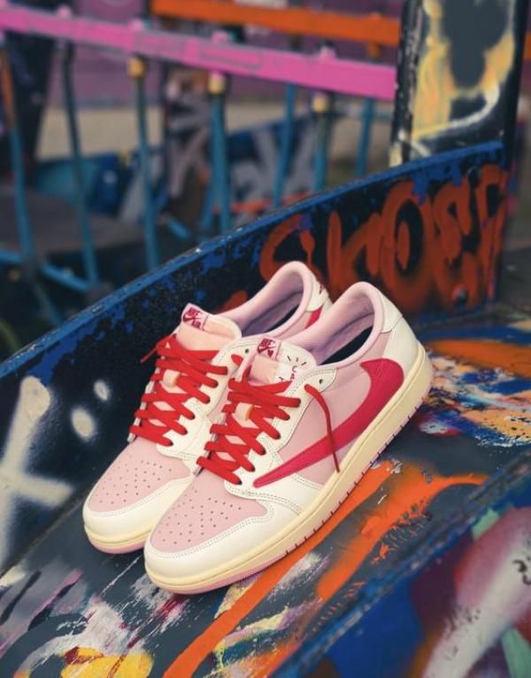 NIKKE AIR JORDAN 1 TRAVIS SCOTT TROPICAL PINK