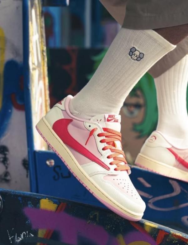 NIKKE AIR JORDAN 1 TRAVIS SCOTT TROPICAL PINK