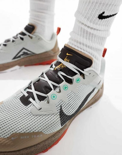 Nik Wildhorse 8 Trail Running grey khakhi multi