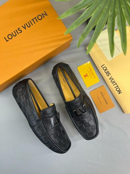 Louiss VUITTON leather premium loafer black