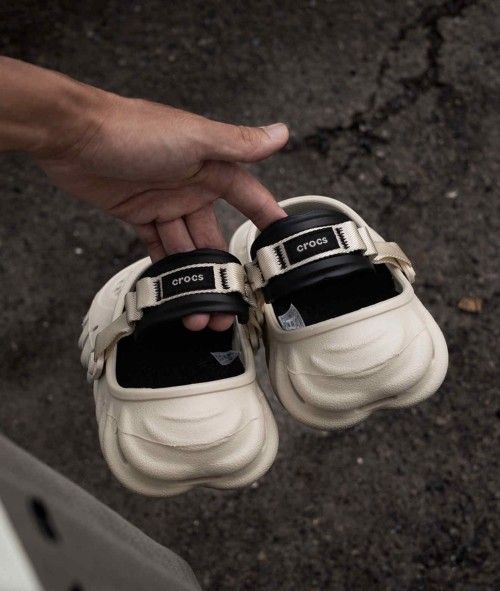 CROCCS CLASSIC ECHO CLOGS FOR MEN