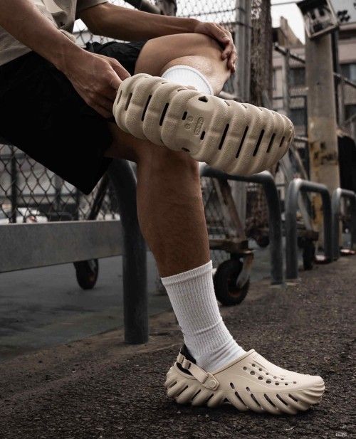CROCCS CLASSIC ECHO CLOGS FOR MEN