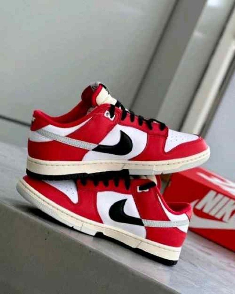 nikkee SB dunk chicago split