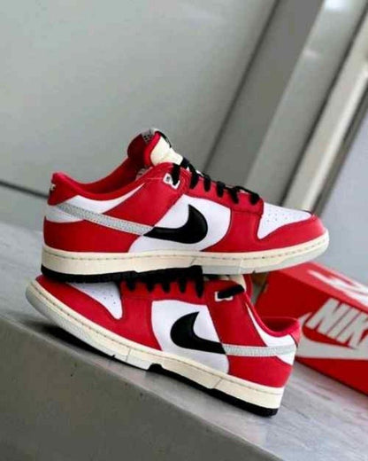 nikkee SB dunk chicago split
