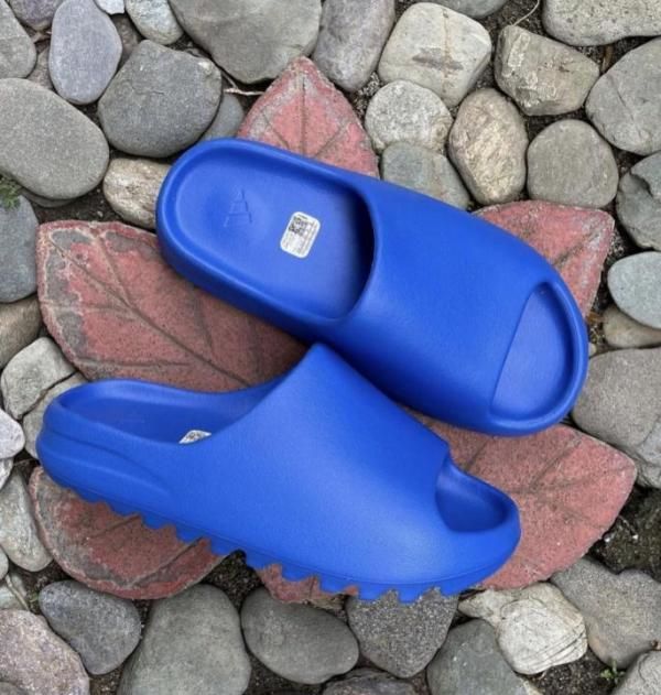 _adidaas_yeezy_slide_AZURE_ua_quality_with_original_box_n_og_slide_sticker