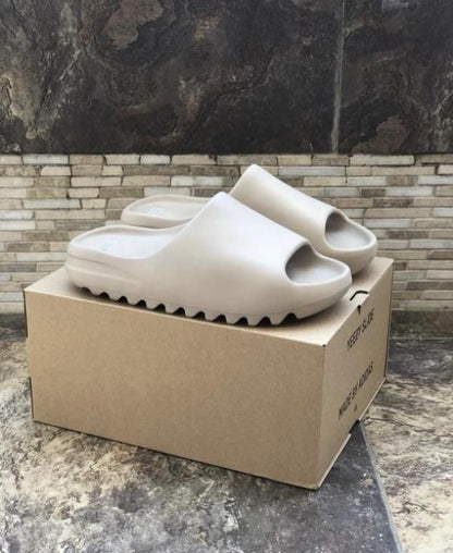 Adidaas yeezy slide bone ua quality with original box n og slide sticker