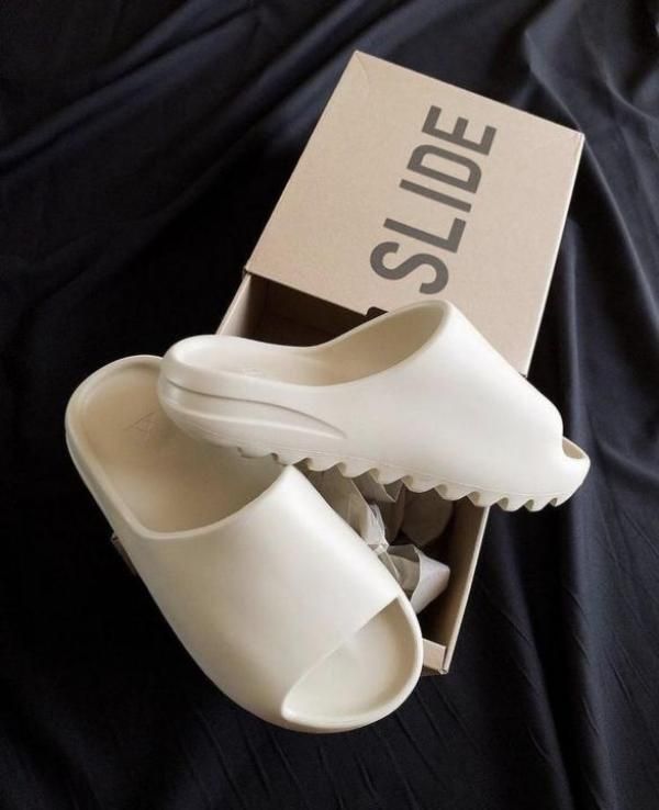 Adidaas yeezy slide bone ua quality with original box n og slide sticker