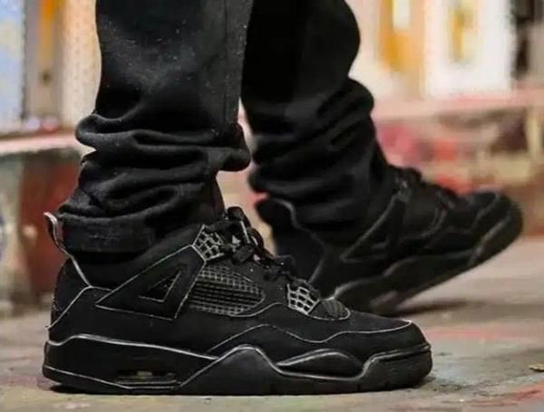 AIR JORDAN RETRO 4 BLACK CAT SEMI UA