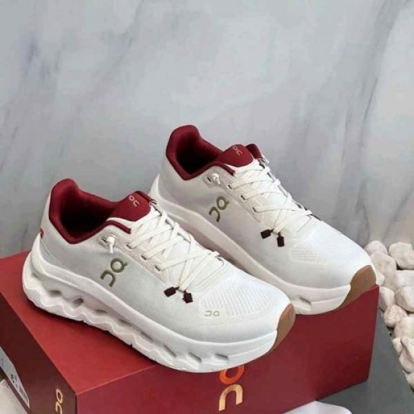 On Running Cloud Ivory Pearl Chinese Of the Year