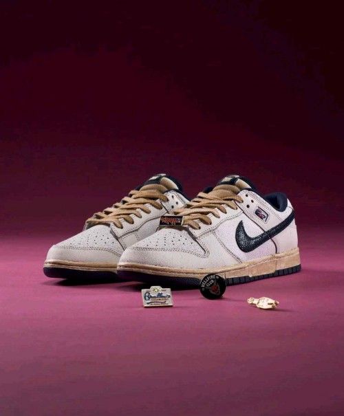 THE STRANGER THINGS X NIK SB DUNK LOW phantom