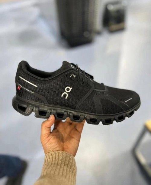 On Running Cloud 6 Waterproof Full Black