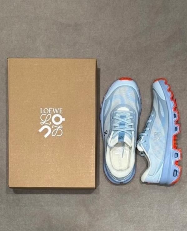 ON RUNNING CLOUD X LOEWE BLUE RED WHITE