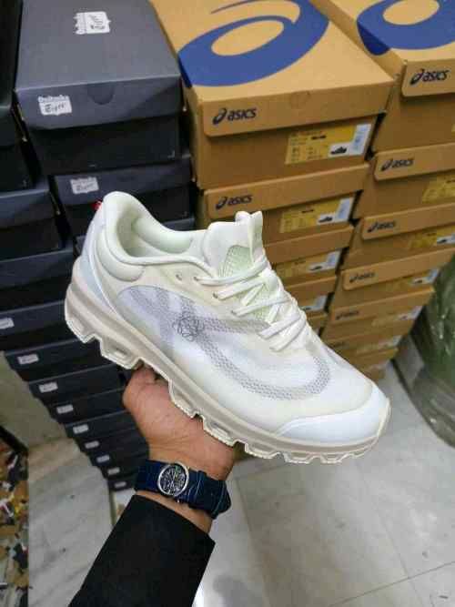 ON RUNNING CLOUD VENTURE X LOEWE EGG SHELL