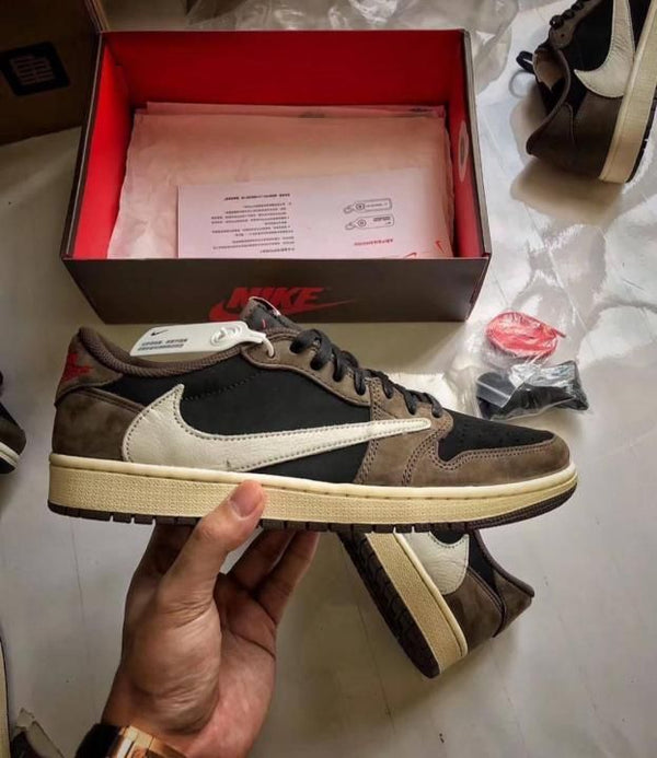 Travis_Scott_X_NIKE_Air_Jordan_1_Low_OG_Dark_Mocha_Semi_UA_Quality